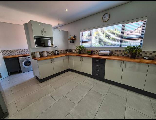 3 BEDROOM HOUSE FOR SALE IN BRACKENHURST